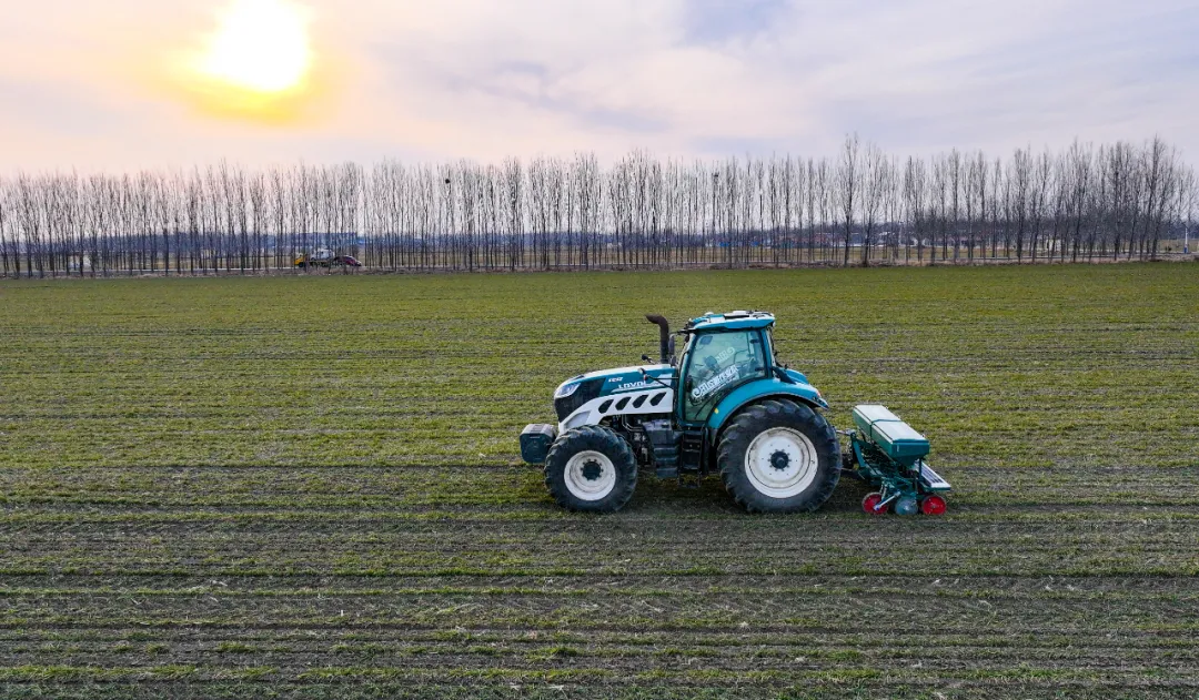 China's Tractor Industry Undergoes Strategic Transformation in H1 2025: LOVOL Maintains Dual Leadership